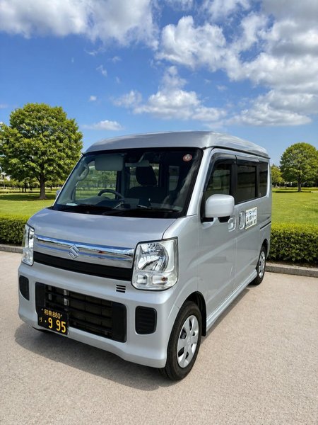 福祉車両(エブリィワゴン)を斜め前から見た外観